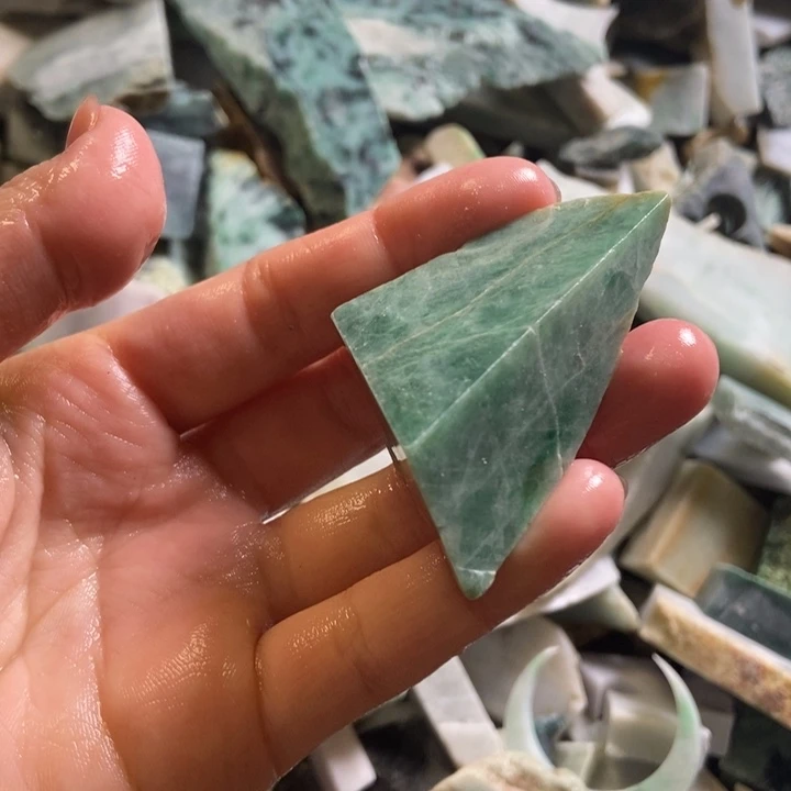 翡翠颈饰未镶嵌天然翡翠