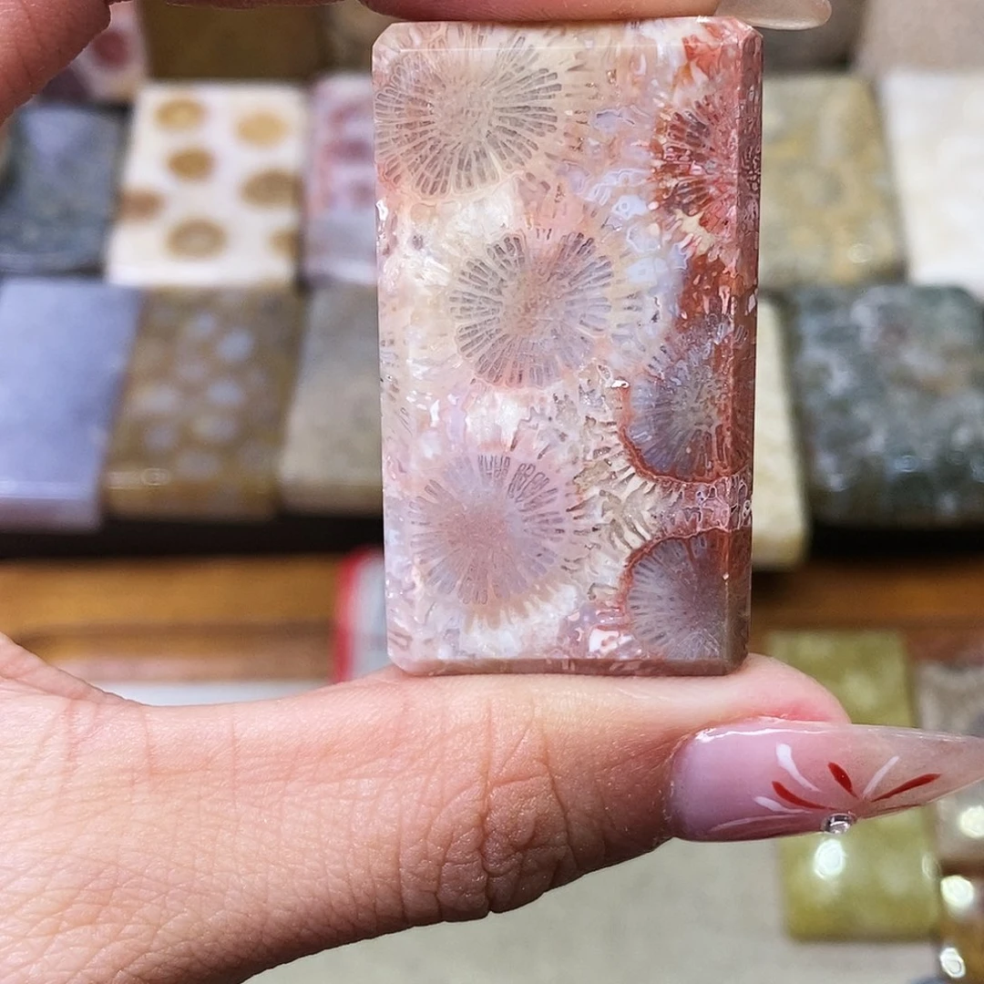 硅化玉颈饰合金画*生