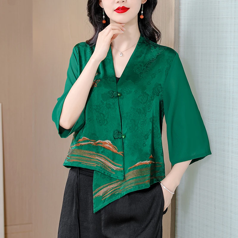 2025年女盘扣设计感小开衫短外套国潮