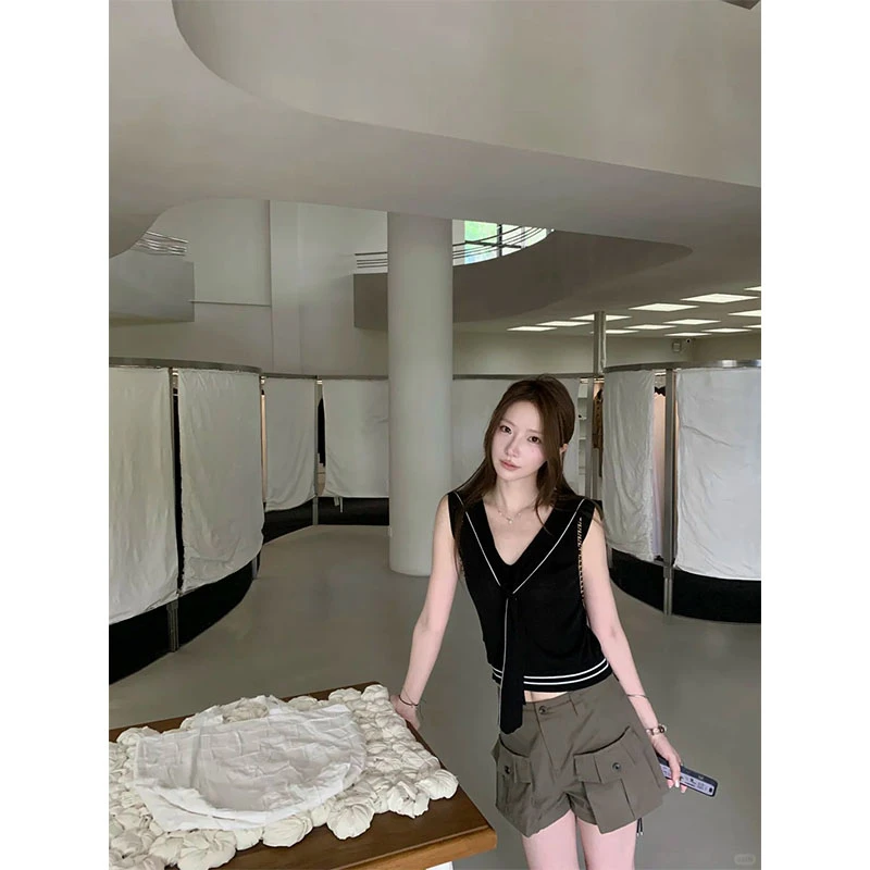 夏季甜酷风设计感小众洋气V领黑色无袖上衣高腰修身显瘦工装短裤
