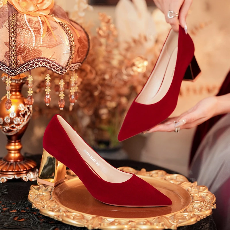 红色结婚鞋尖头粗跟久站不累中式婚礼敬酒主婚鞋秀禾服新娘高跟鞋
