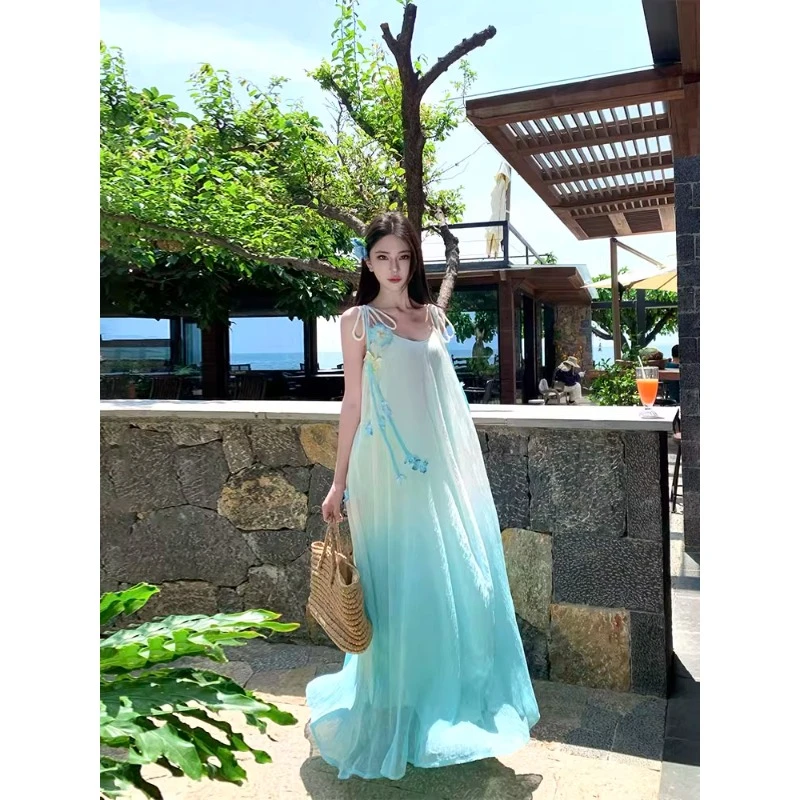 法式仙气度假风渐变蓝色花朵吊带连衣裙女新疆云南旅游穿搭长裙子