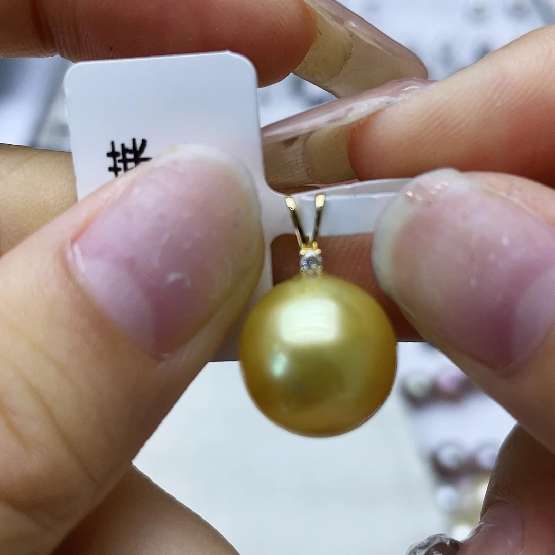 颈饰18K金镶嵌海水珍珠