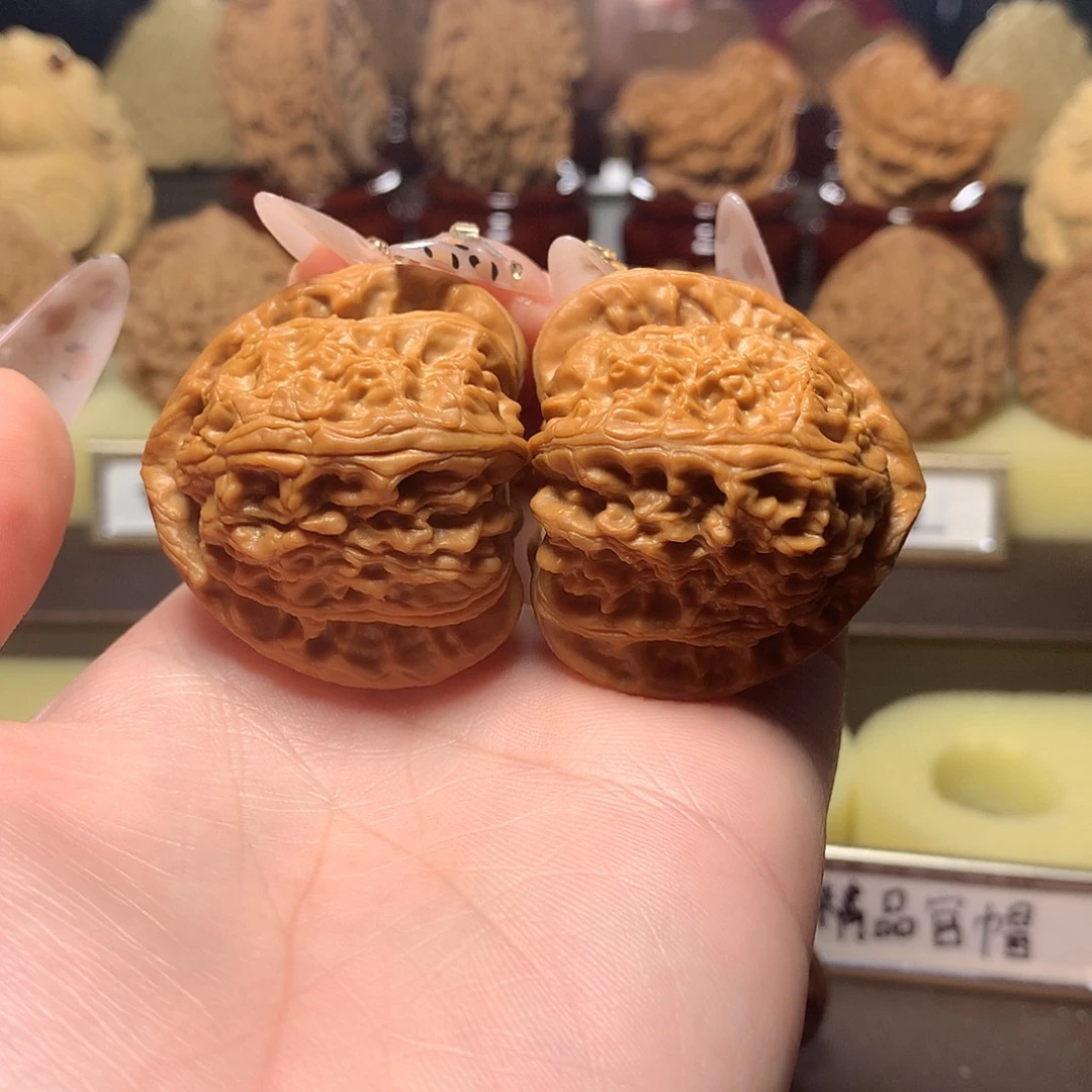 *****文玩核桃吊坠正三角三角白