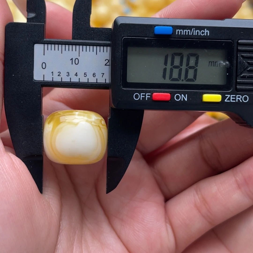 琥珀未镶嵌裸石蜜蜡墩子笑