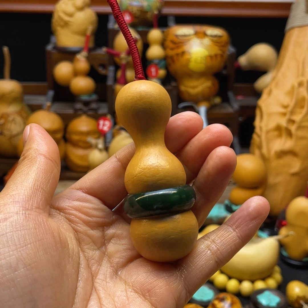 雷****7葫芦等多种颜色的花鸟图案组成