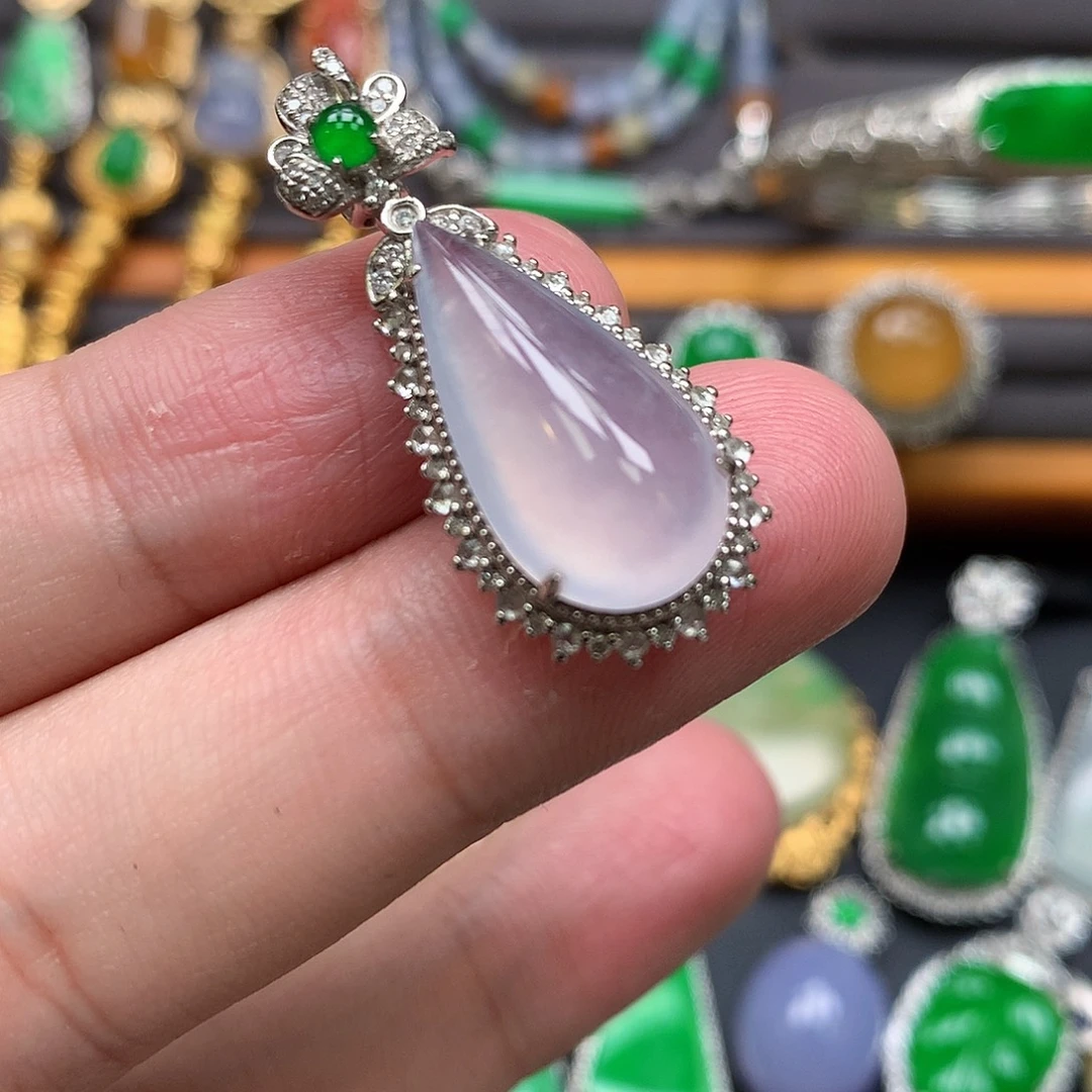 翡翠18K金镶嵌颈饰