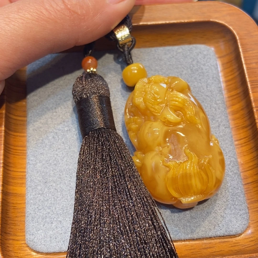 琥珀未镶嵌颈饰蜜蜡