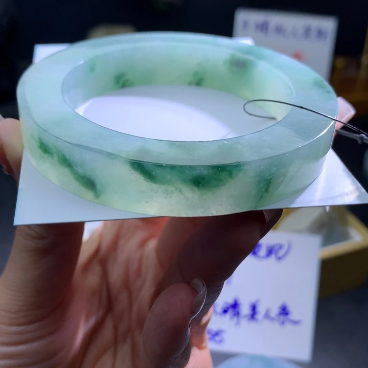 海***空定制翡翠未镶嵌翡翠手镯