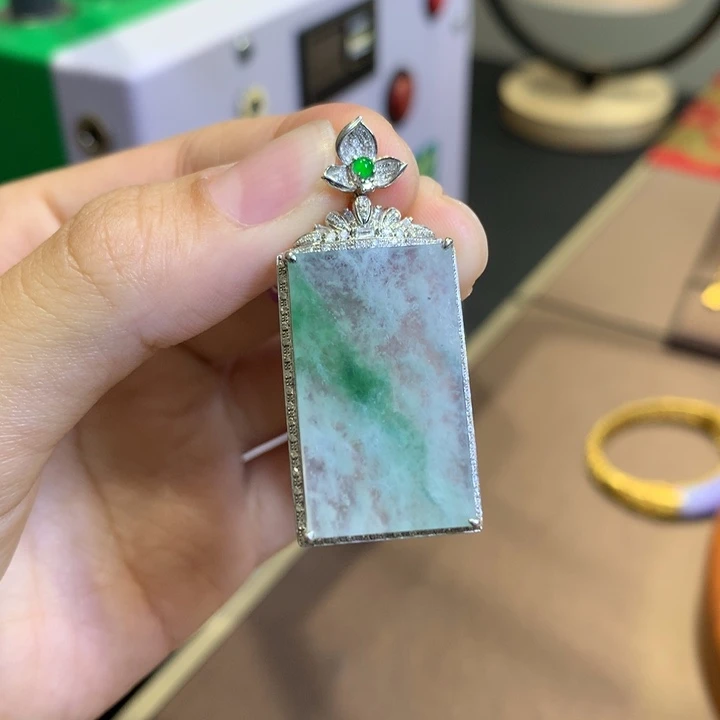 翡翠18K金镶嵌颈饰翡翠