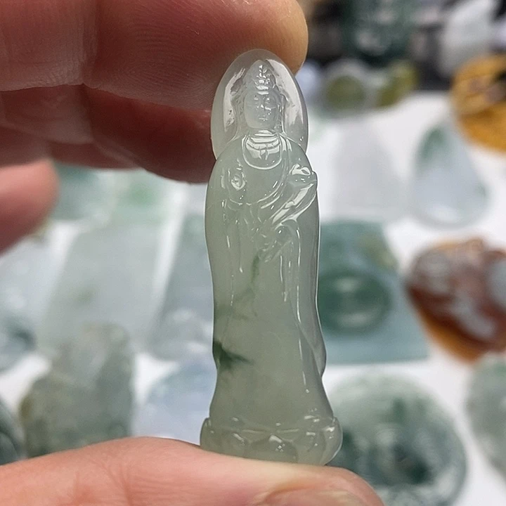 翡翠未镶嵌颈饰立体站观音