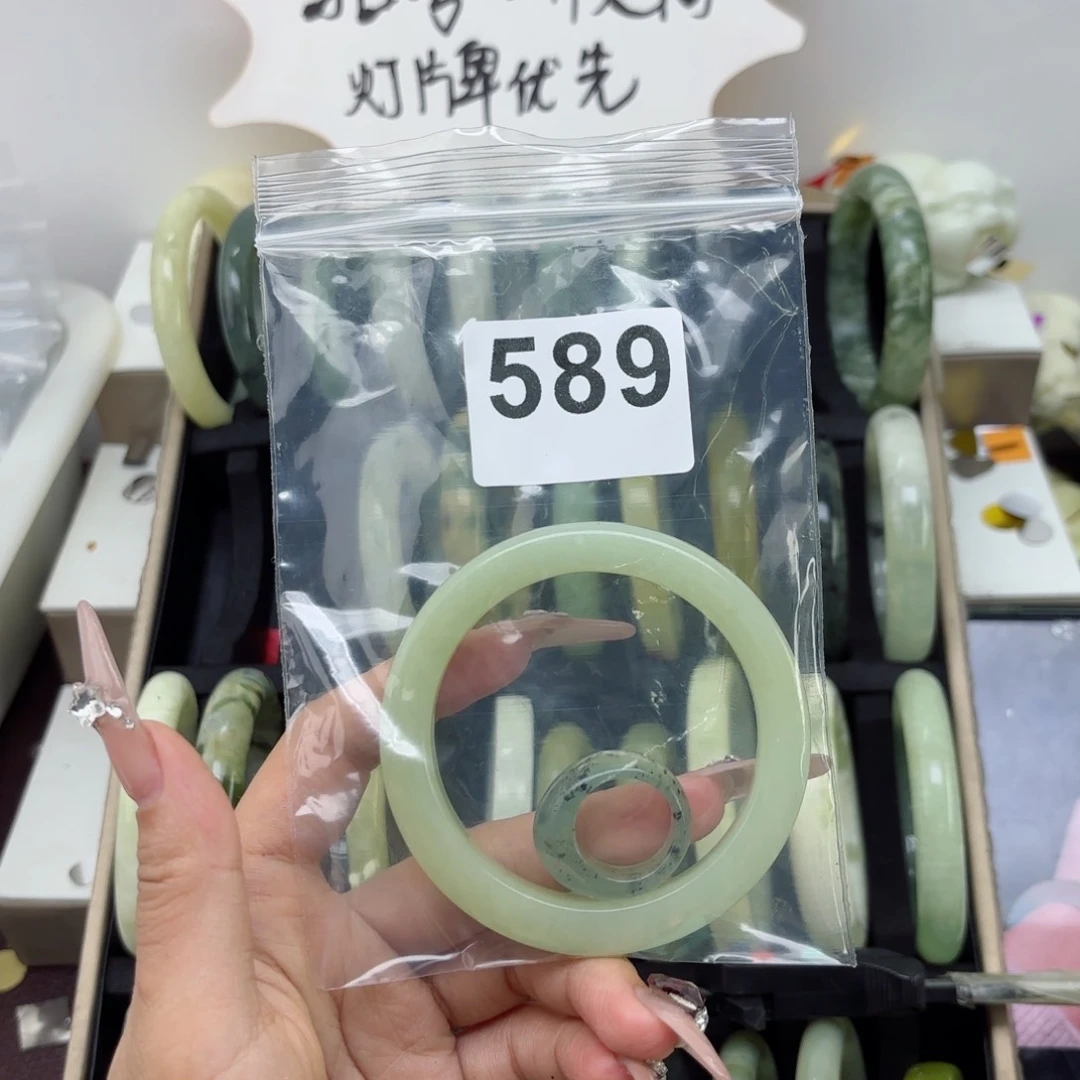 蛇纹石玉未镶嵌手镯青**米