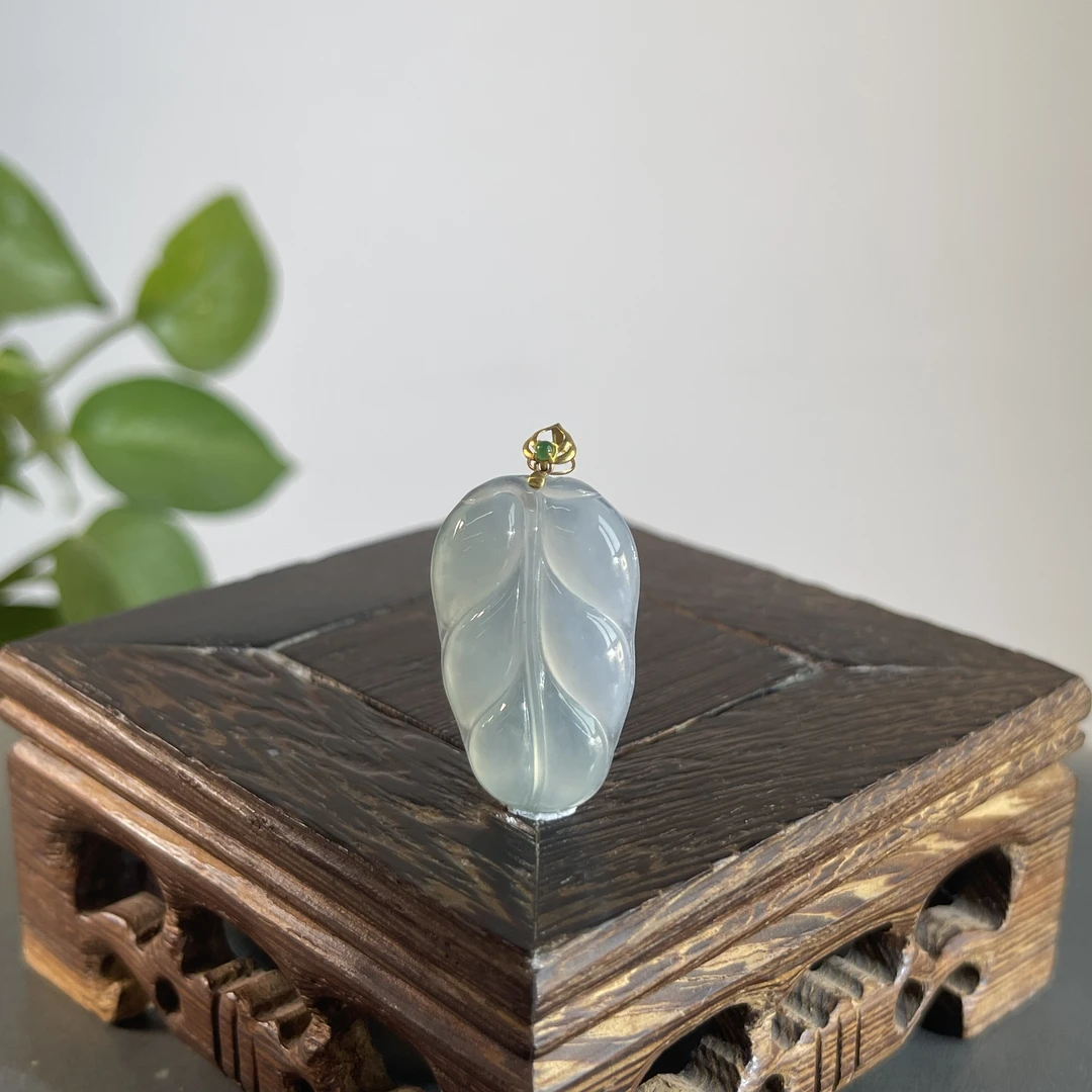 JCW11-60  天然翡翠缅甸A货 18K扣头金枝玉叶