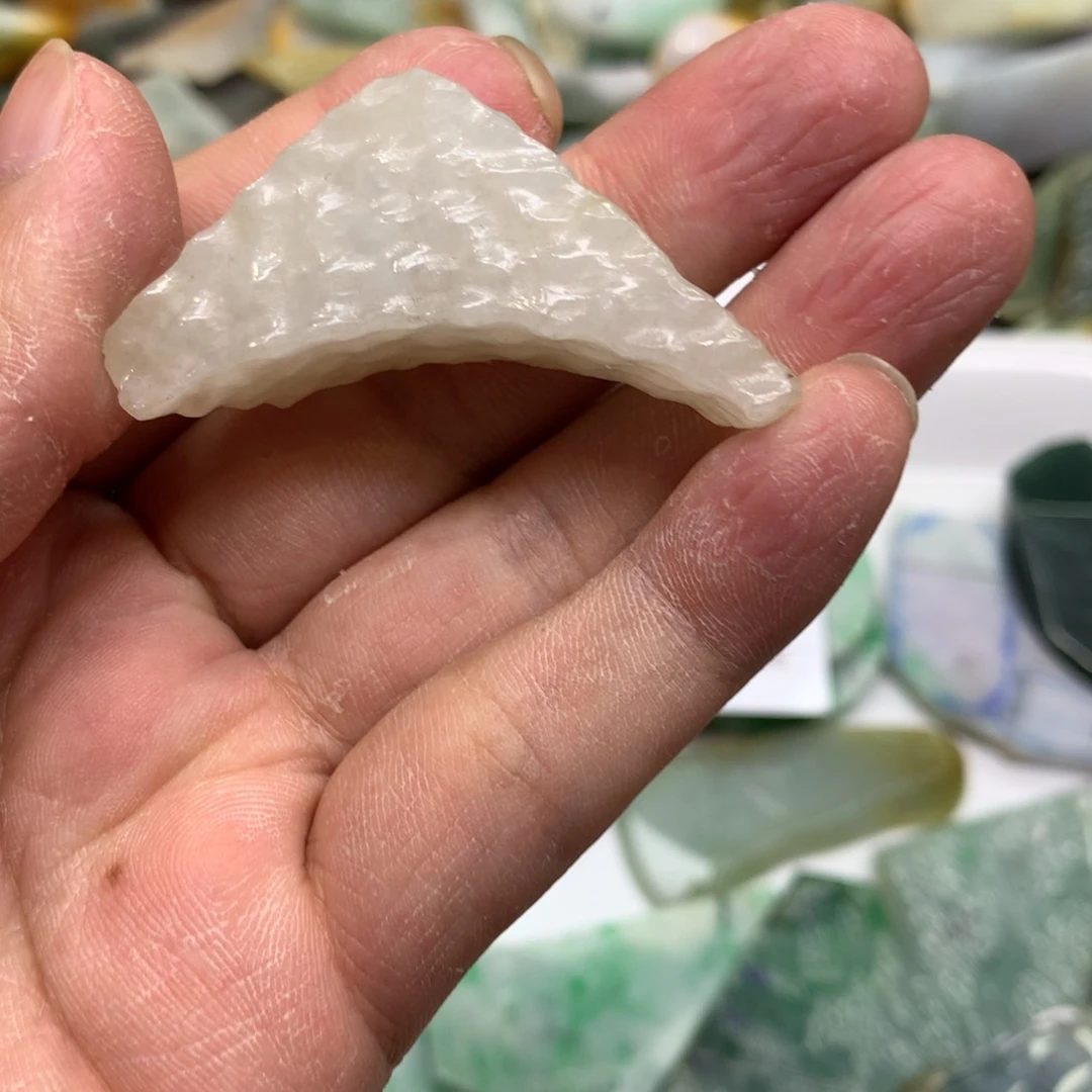 翡翠颈饰未镶嵌翡翠