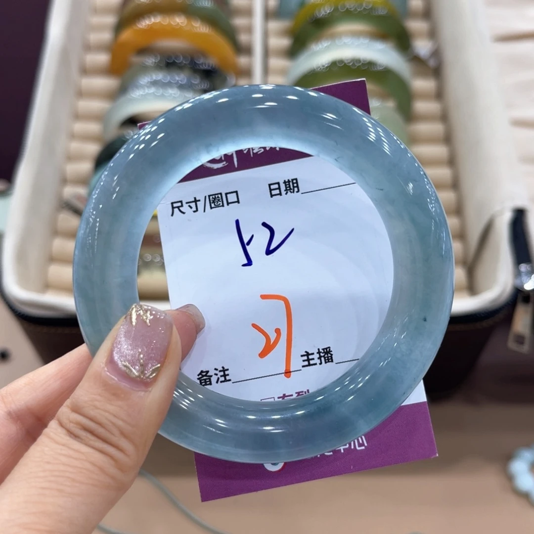 巴****未镶嵌蛇纹石玉手镯