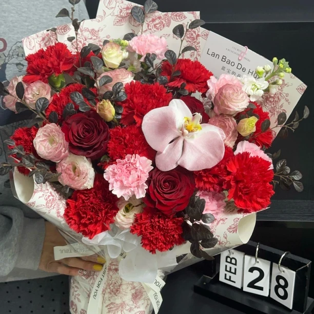 【美美满满】红玫瑰红色康乃馨粉色康乃馨洋桔梗蝴蝶兰母亲节花束