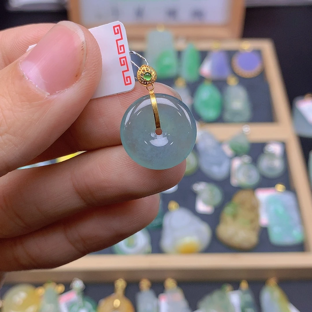 翡翠颈饰18K金镶嵌翡翠