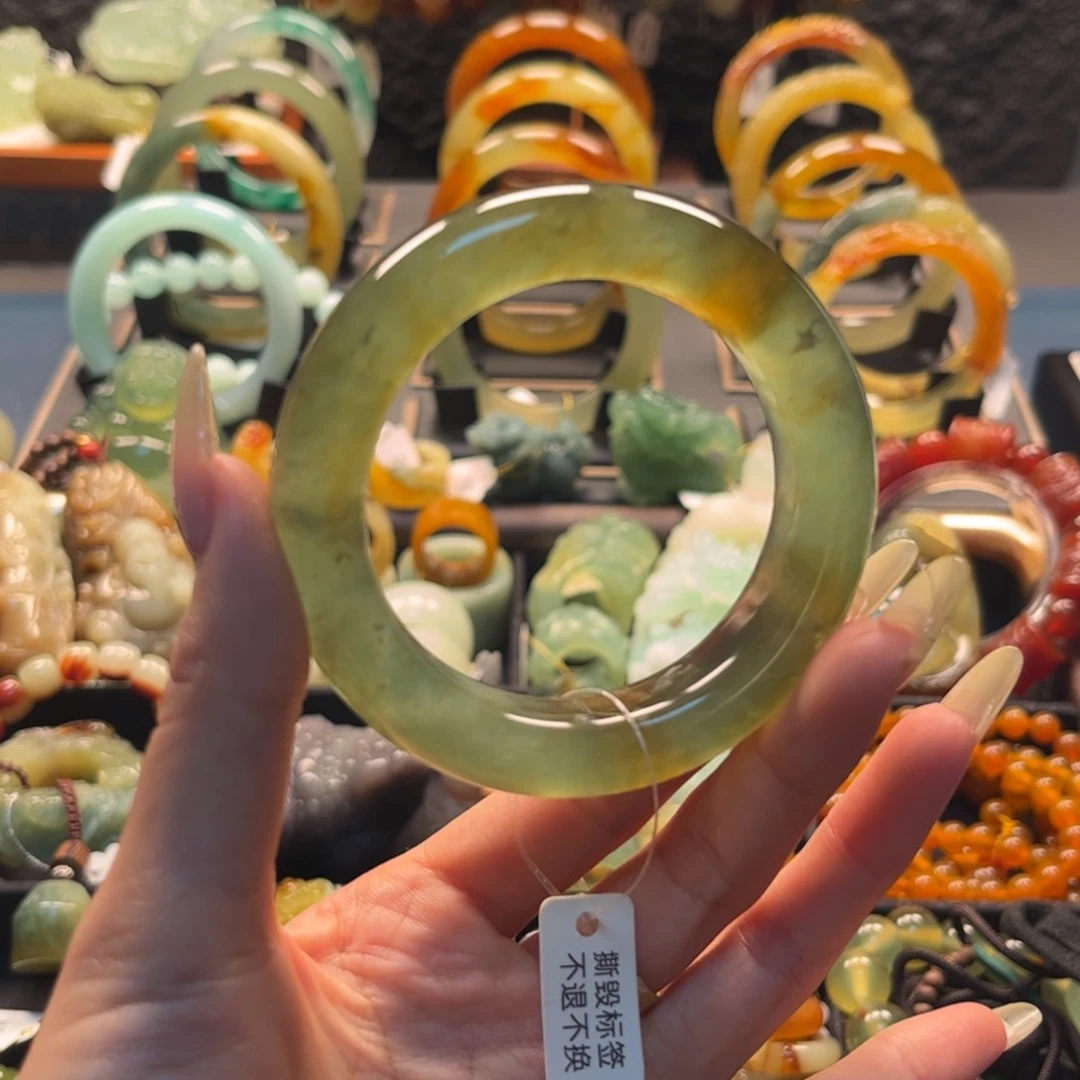 蛇纹石玉未镶嵌手镯