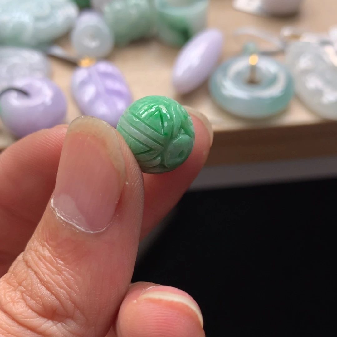 颈饰未镶嵌翡翠吊坠