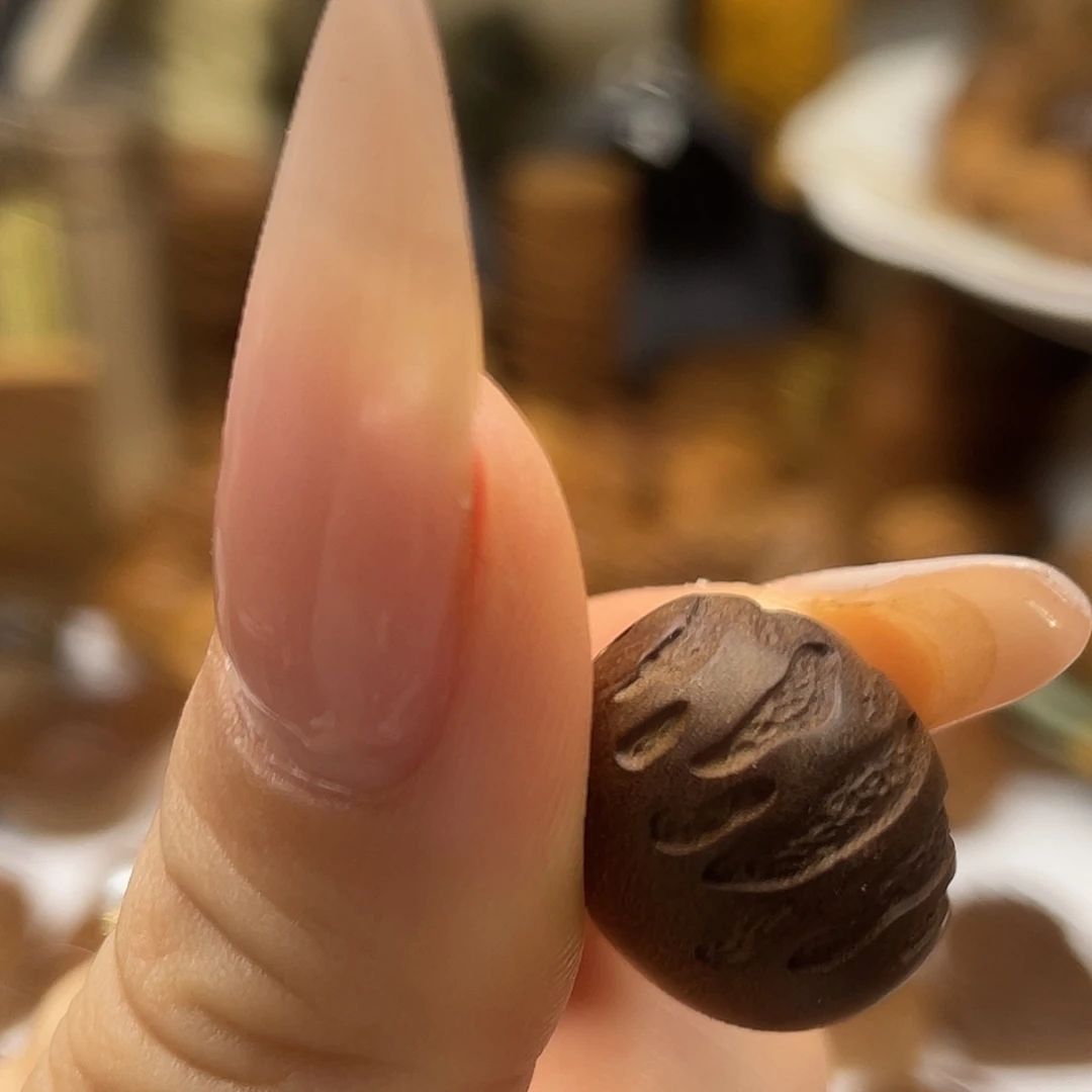 钱***某檀香木面包老山檀香