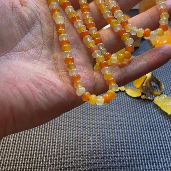石英质玉未镶嵌颈饰浅**沫