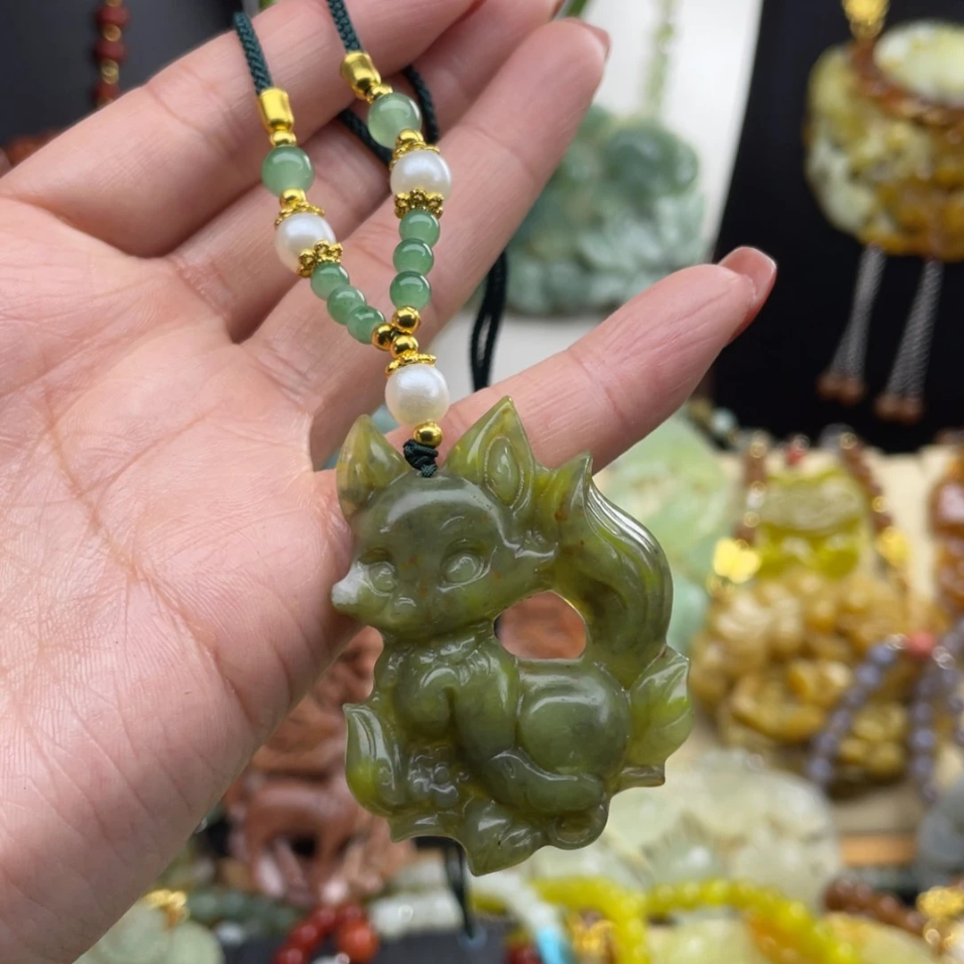 未镶嵌蛇纹石玉颈饰