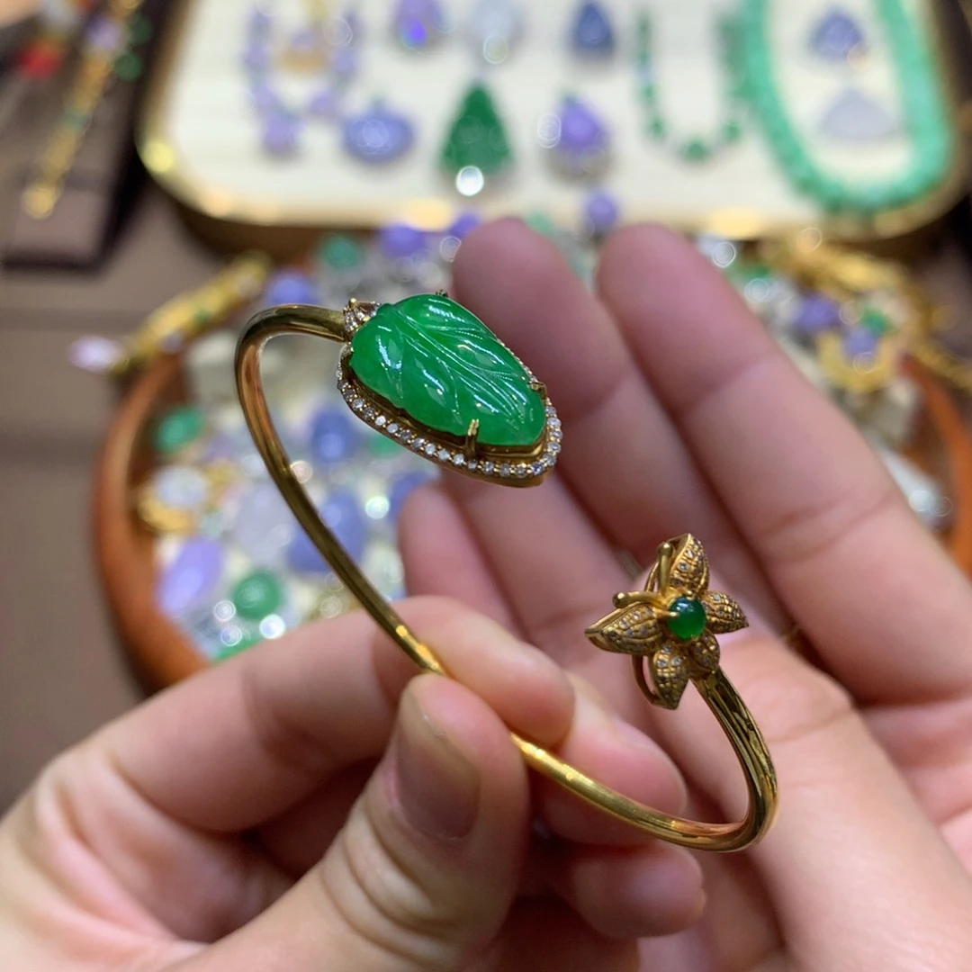 翡翠18K金镶嵌颈饰翡翠