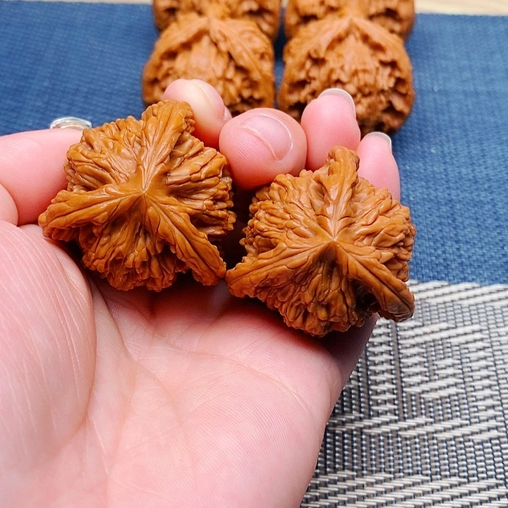 静***界文玩核桃吊坠三棱