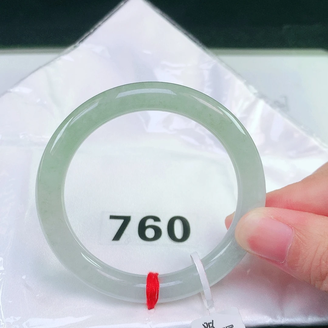 未镶嵌手镯（圆镯）翡翠