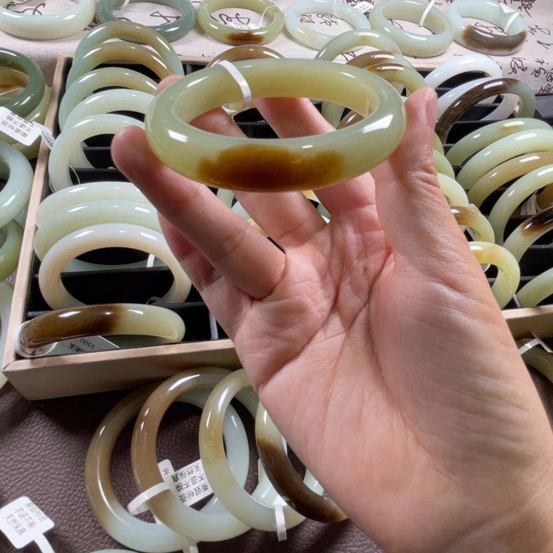 和田玉未镶嵌手镯