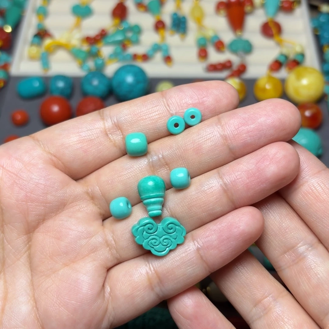 非金属顶8.腰6.三通8.祥云一个，绿隔片6