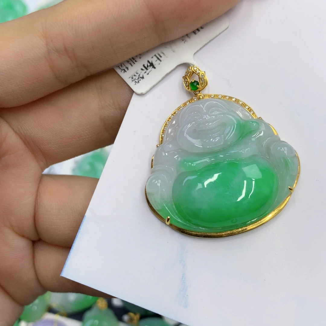 翡翠18K金镶嵌颈饰翡翠