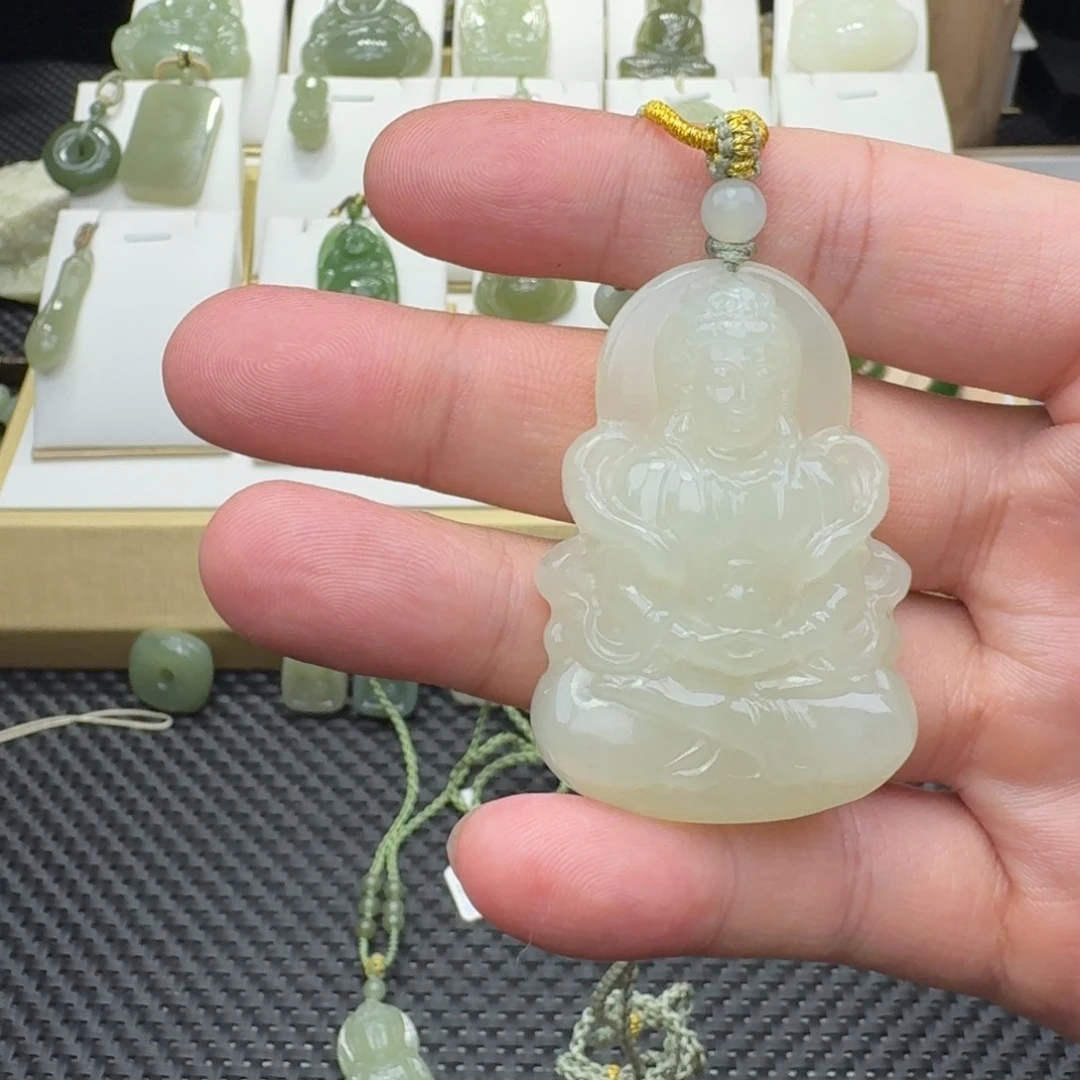 小***稣和田玉未镶嵌颈饰