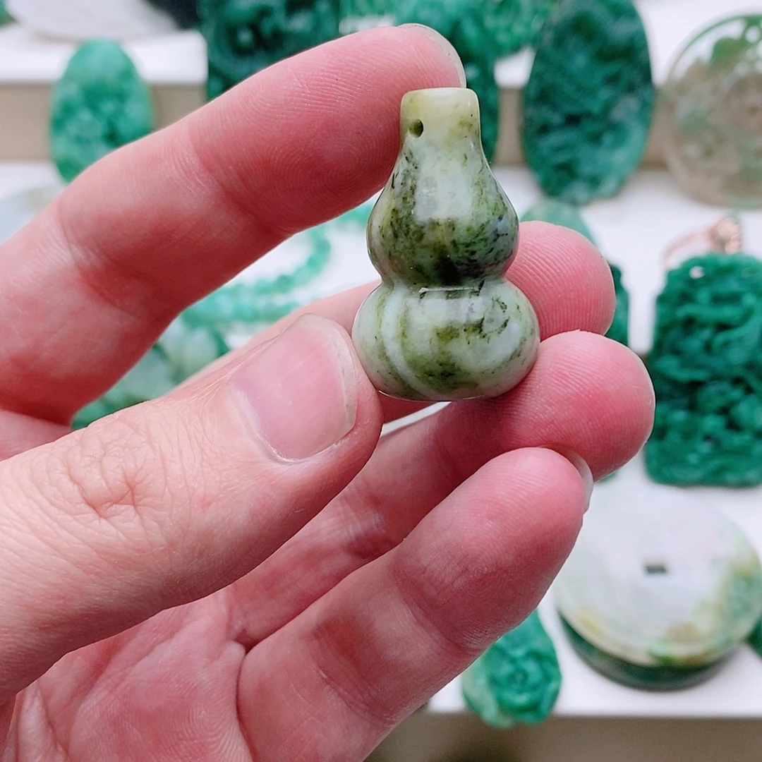 独山玉未镶嵌吊坠