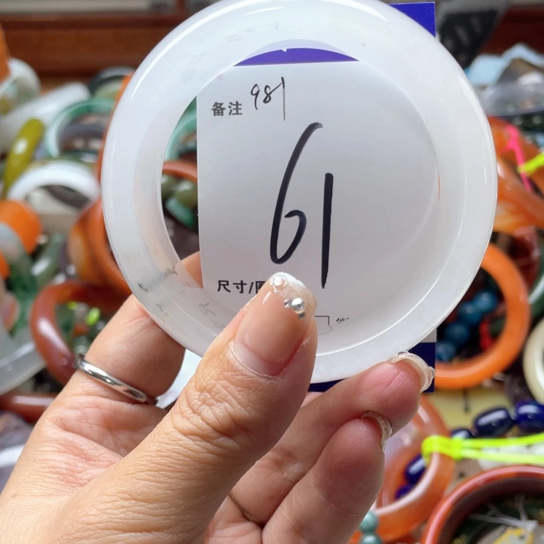 未镶嵌手镯石英岩玉