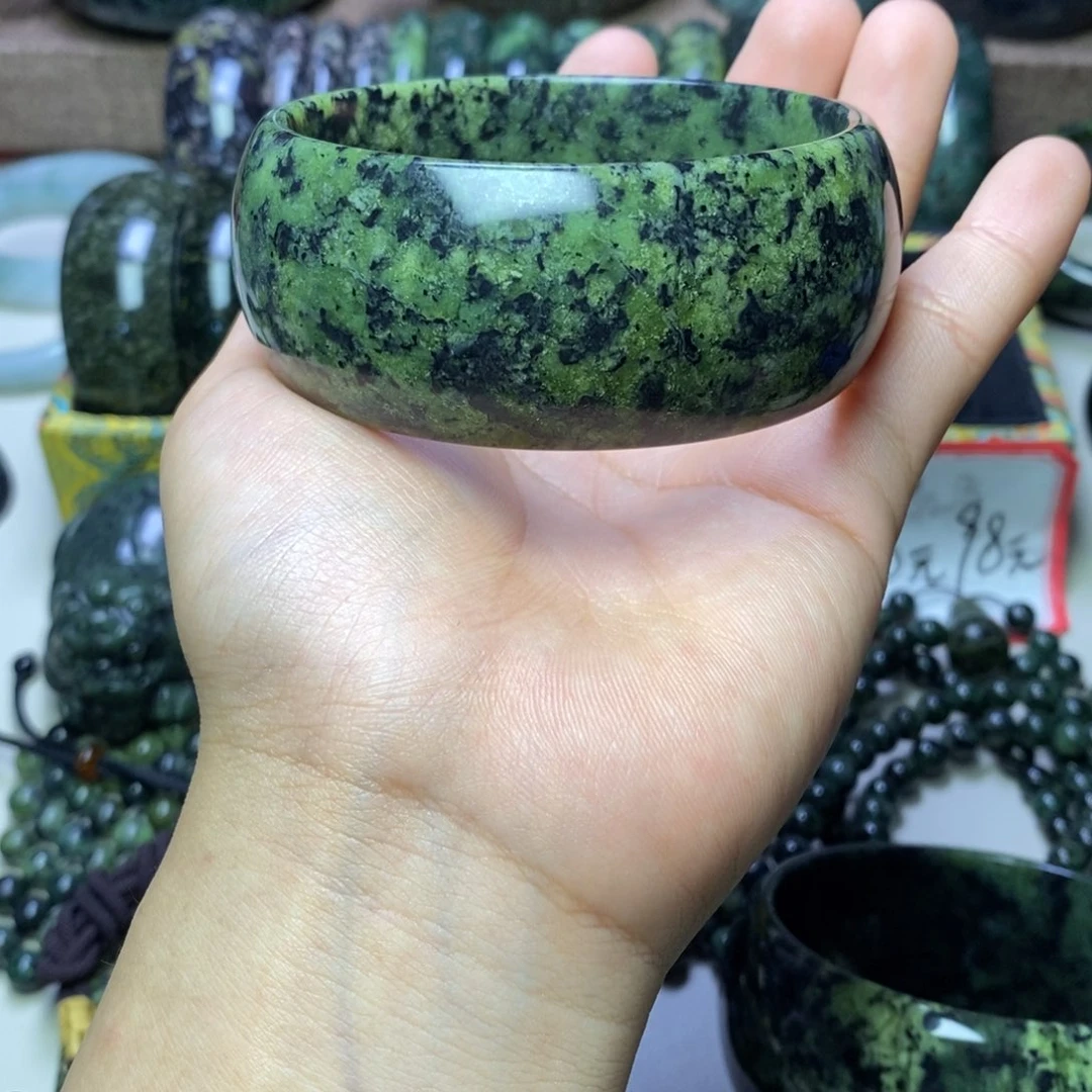 ****财蛇纹石玉未镶嵌颈饰