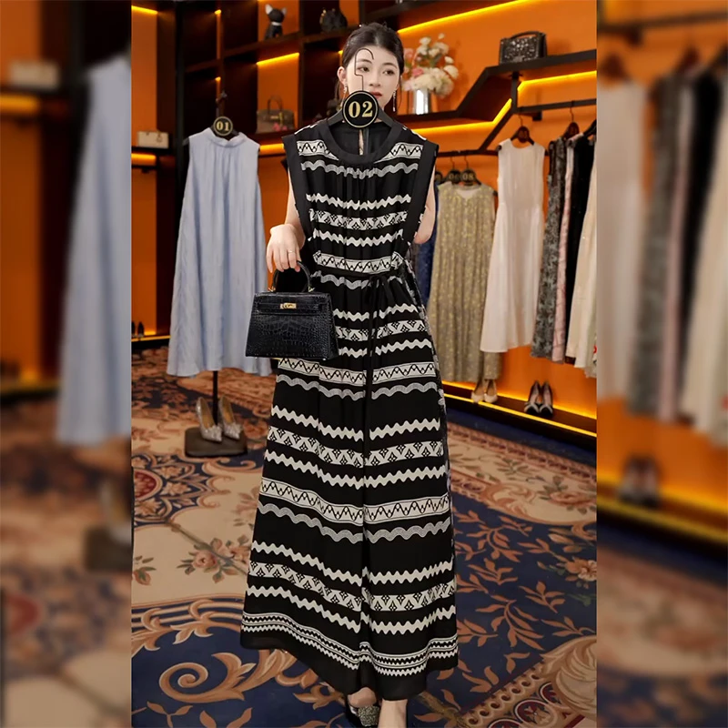 法式轻奢风高级感圆领无袖连衣裙女2025夏季新款气质收腰显瘦长裙