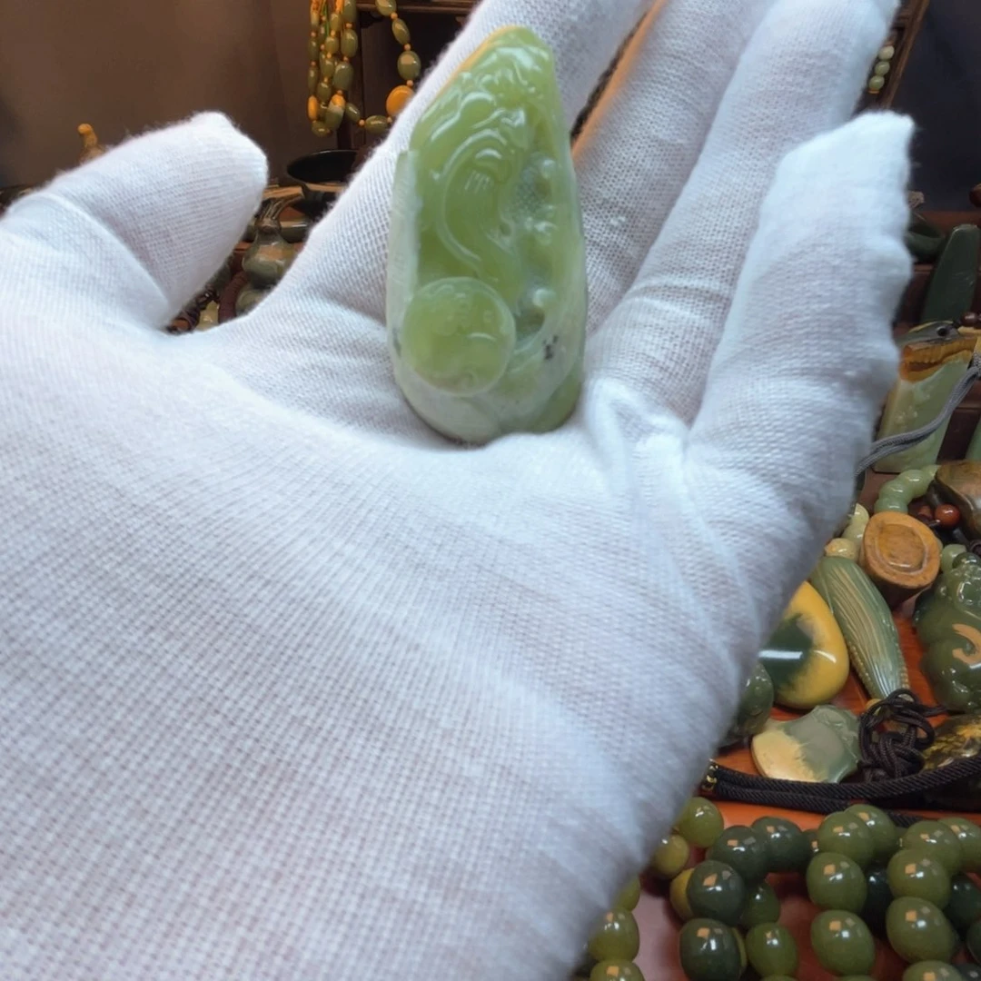 岫岩老玉（透闪石质玉）未镶嵌颈饰