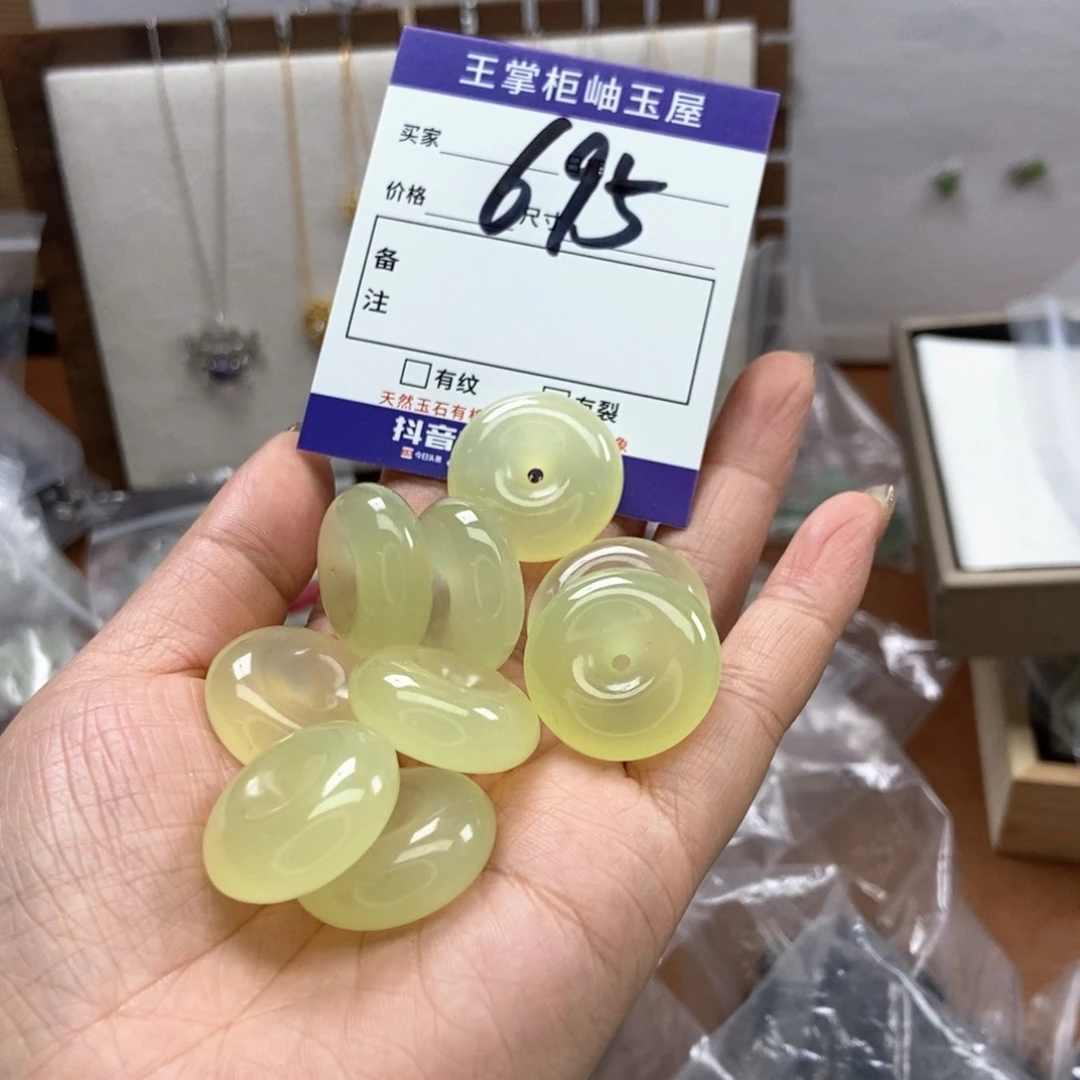 岫玉吊坠吊坠未镶嵌多样性，发一