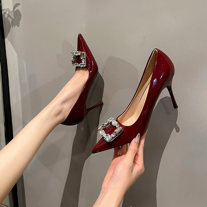 法式水钻尖头细跟不累脚职业高跟鞋女百搭性感浅口漆皮酒红色婚鞋