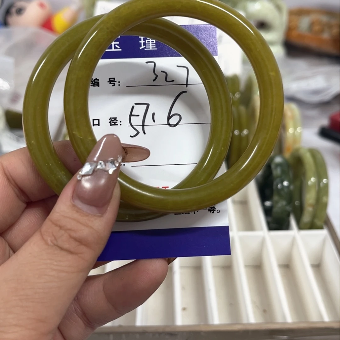 蛇纹石玉手镯未镶嵌