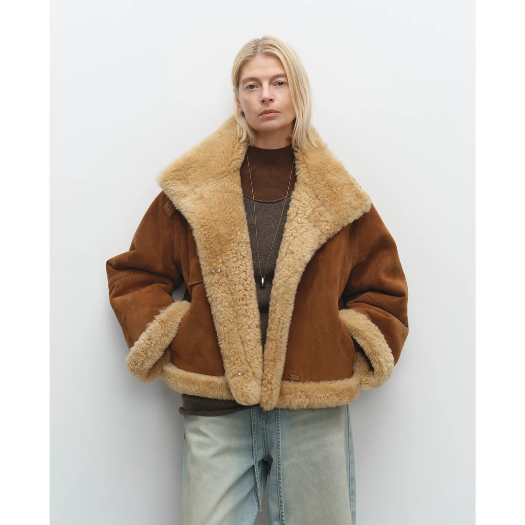 MSBEAST粉丝内购会 绒面小短款“洛莱”皮毛一体高立领 75066