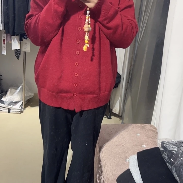 红色开衫上衣333333