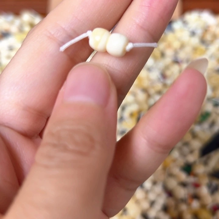 蜜蜡未镶嵌裸石6.2mm一对