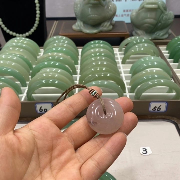 东陵石未镶嵌颈饰