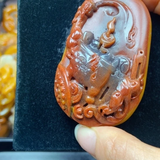 石英质玉（黄龙玉）未镶嵌颈饰