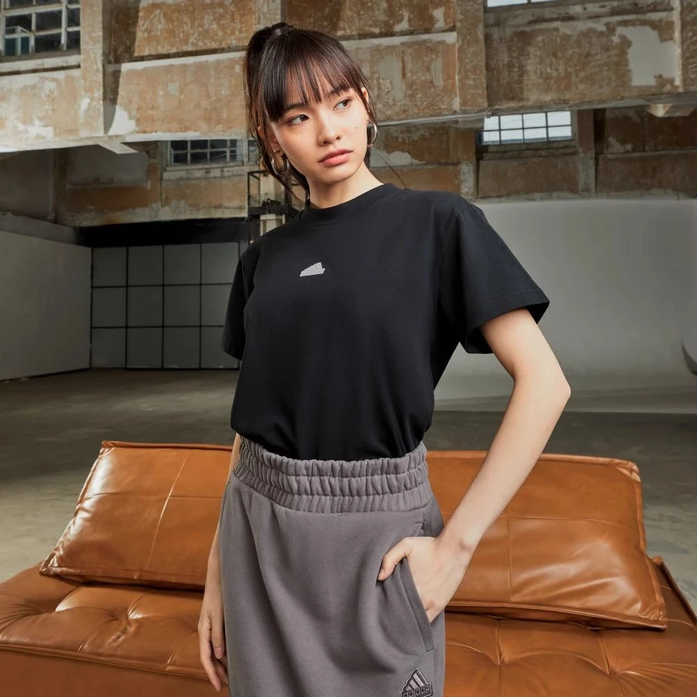 Adidas/阿迪达斯~W BLUV TEE 女子运动休闲短袖圆领T恤 IP2266