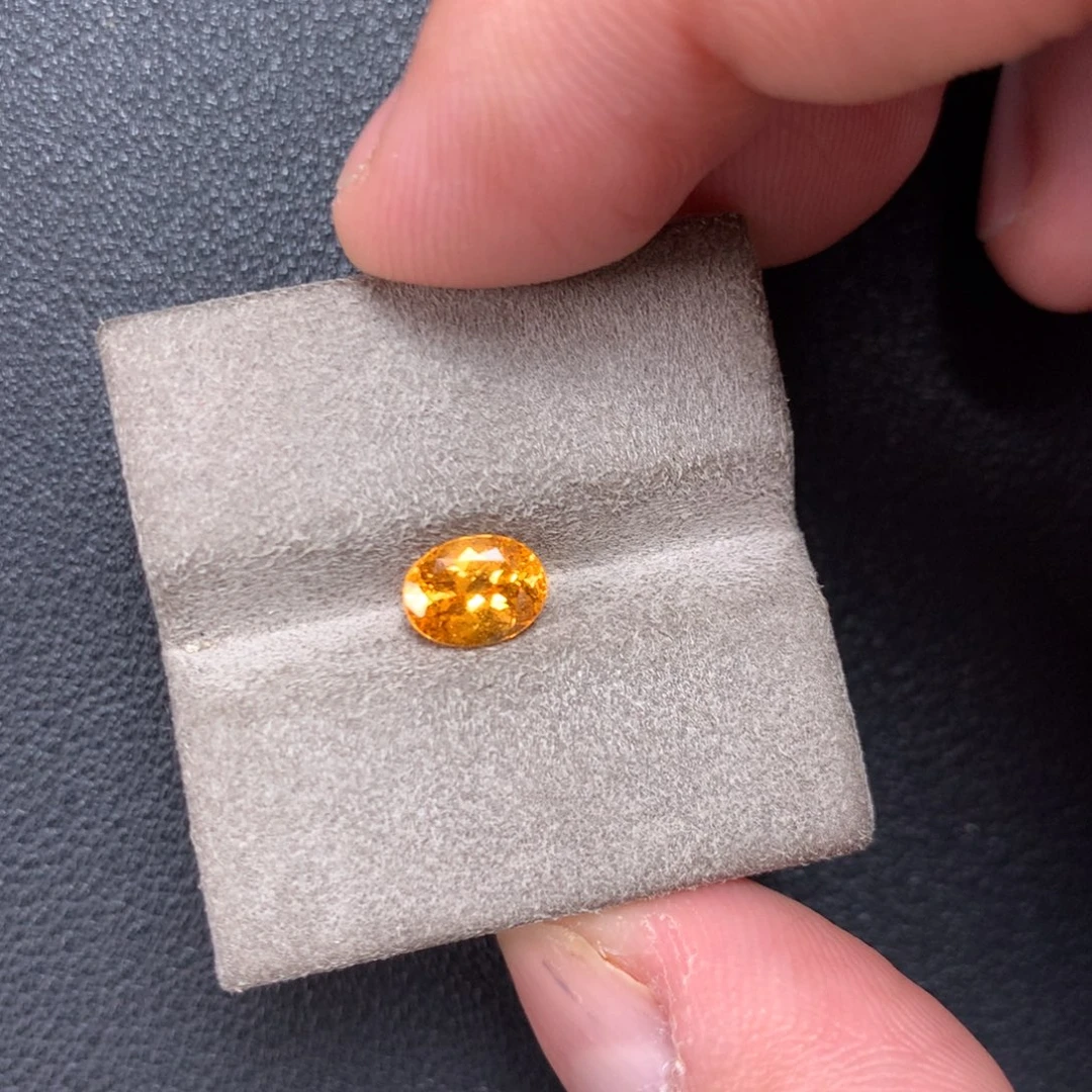 未镶嵌裸石石榴石（芬达石）1.17ct裸石