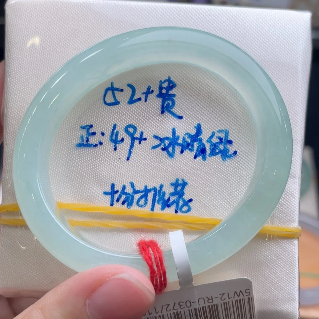 翡翠手镯未镶嵌翡翠手镯