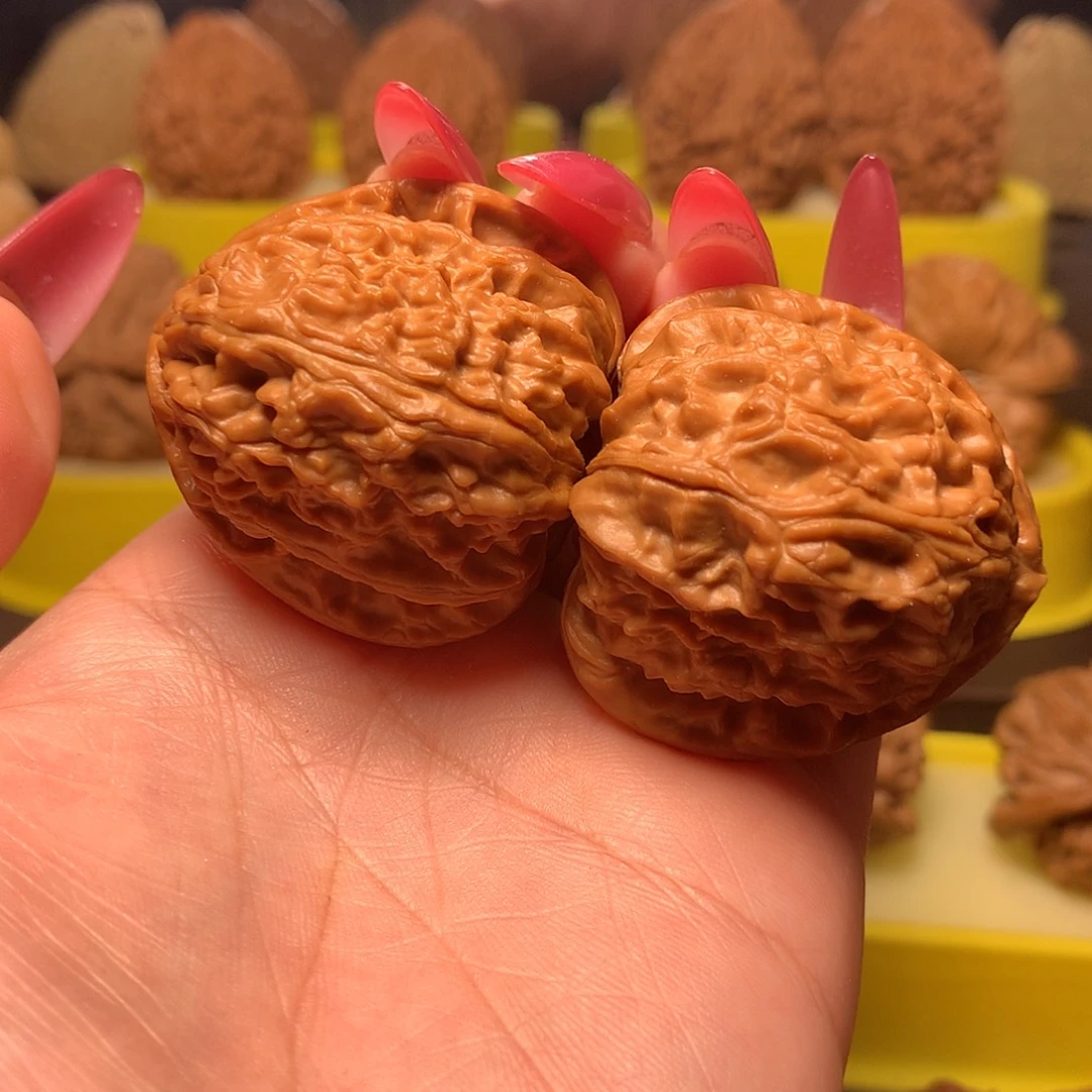 文玩核桃吊坠三角白39克重44